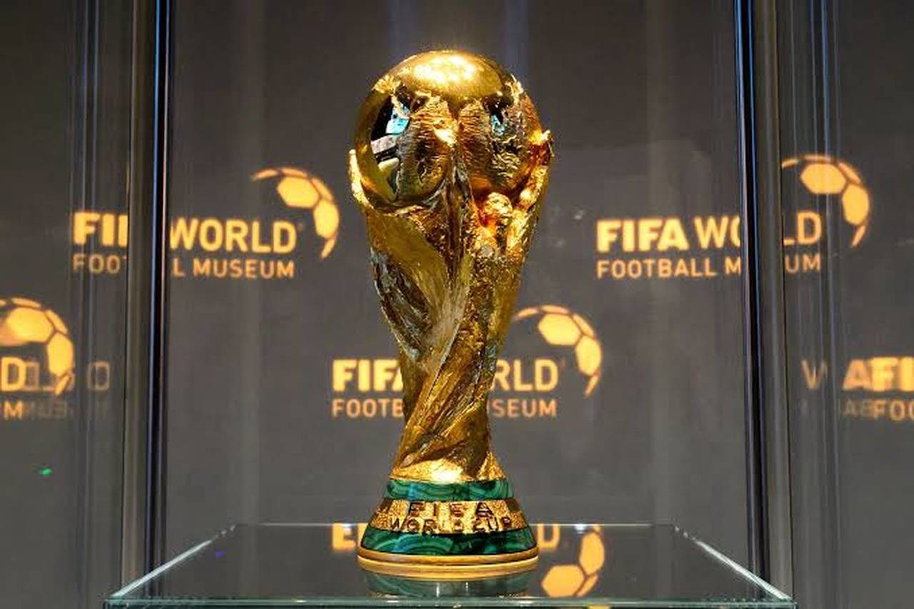 A Copa do Mundo é um campeonato de futebol realizado a cada quatro anos pela Federação Internacional de Futebol (FIFA)
